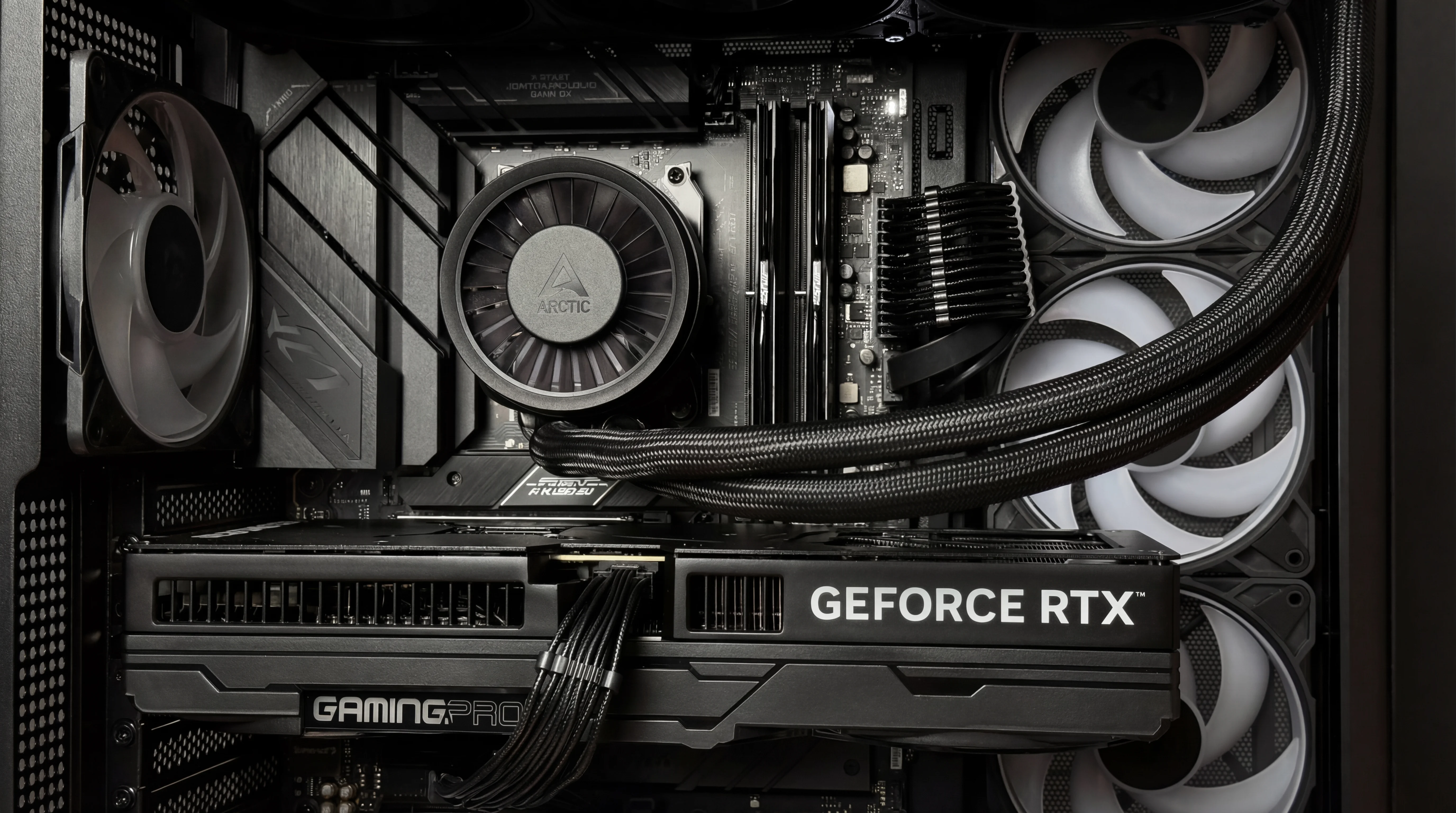 Фото сборки Intel Core i3 <br>+ RTX 5050 8GB